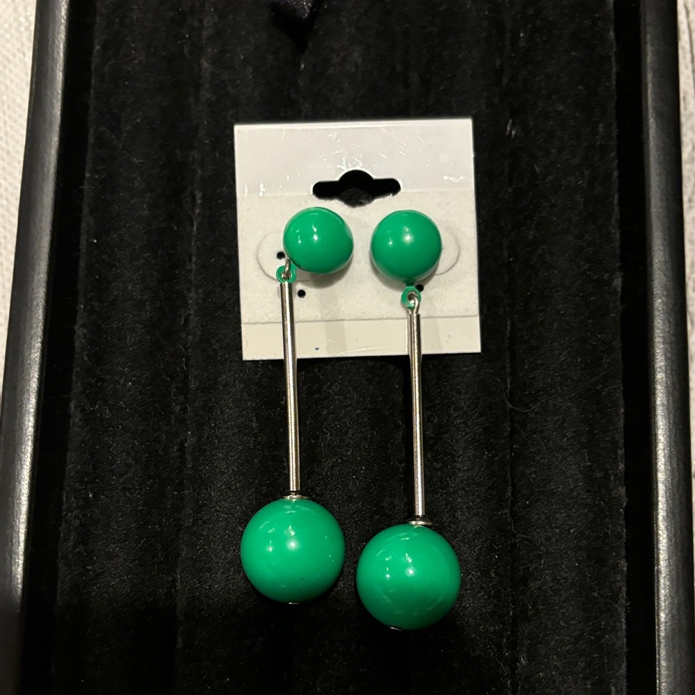 Elegant Green Drop Earrings vintage mod style
